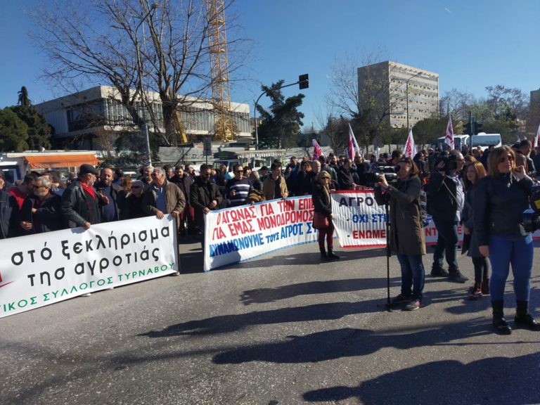 ΔΥΝΑΜΙΚΗ Η ΠΑΡΟΥΣΙΑ ΤΩΝ ΑΓΡΟΤΩΝ ΤΟΥ ΤΥΡΝΑΒΟΥ ΣΤΗΝ ΠΑΝΕΛΛΑΔΙΚΗ ΚΙΝΗΤΟΠΟΙΗΣΗ ΤΗΣ ΘΕΣΣΑΛΟΝΙΚΗΣ (ΦΩΤΟ)