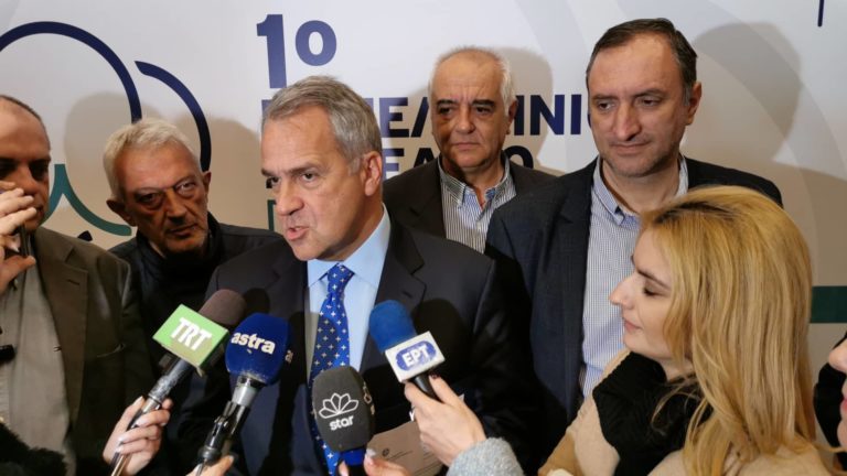 ΣΤΟΥΣ «ΜΕΣΑ» ΚΑΙ ΣΤΟΥΣ «ΕΞΩ» ΧΩΡΙΣΕ ΤΟΥΣ ΑΓΡΟΤΕΣ Ο Μ. ΒΟΡΙΔΗΣ