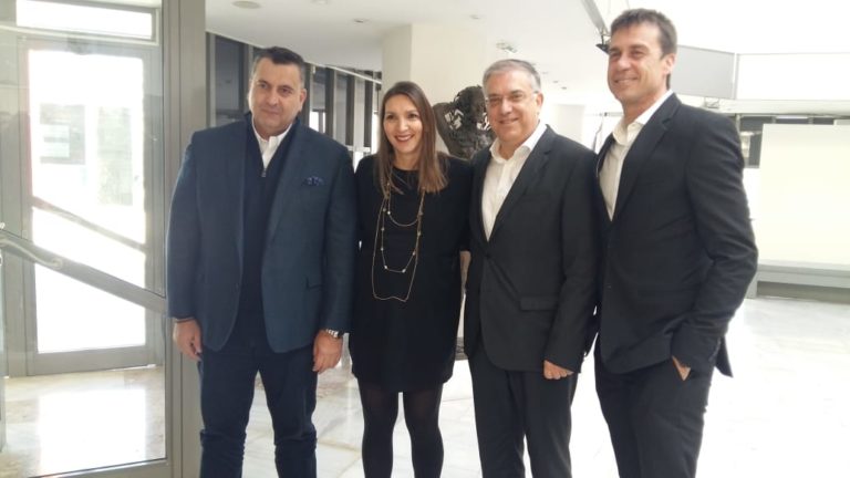 ΠΑΡΟΥΣΙΑ ΤΟΥ ΥΠ. ΕΣΩΤΕΡΙΚΩΝ Π. ΘΕΟΔΩΡΙΚΑΚΟΥ Η ΒΡΑΒΕΥΣΗ ΧΑΛΚΙΑ-ΠΑΠΑΚΩΣΤΑ ΣΤΗΝ ΠΙΝΑΚΟΘΗΚΗ