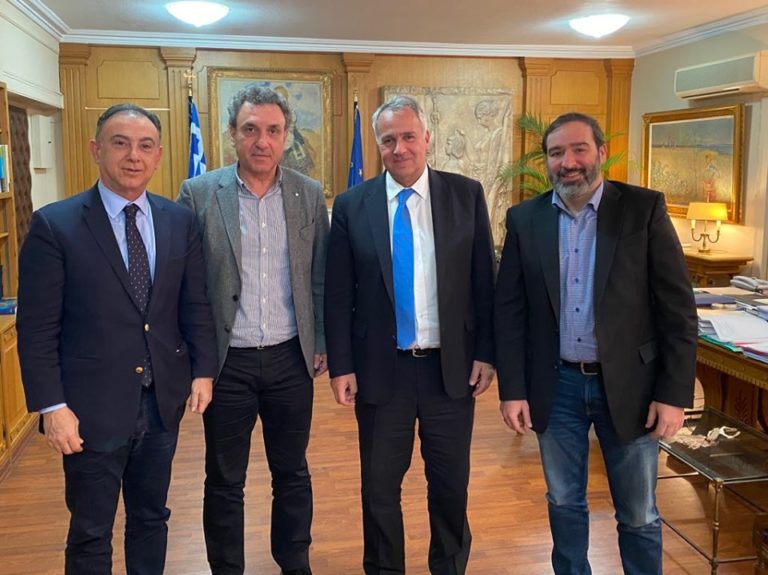 Η ΚΥΒΕΡΝΗΣΗ ΣΤΟ ΠΛΕΥΡΟ ΤΩΝ ΕΛΛΗΝΩΝ ΧΟΙΡΟΤΡΟΦΩΝ