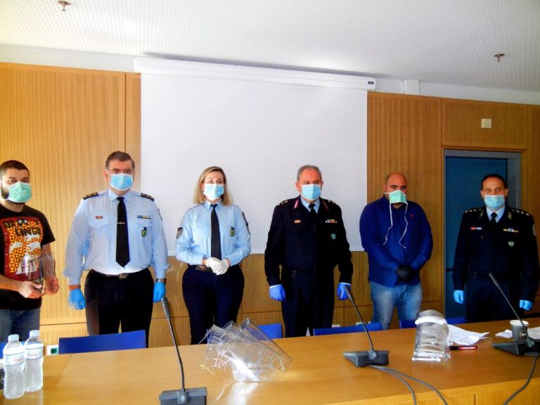 ΔΩΡΕΑ ΠΡΟΣΤΑΤΕΥΤΙΚΩΝ ΑΣΠΙΔΩΝ ΠΡΟΣΩΠΟΥ ΑΠΟ ΤΟ ΠΑΝΕΠΙΣΤΗΜΙΟ ΘΕΣΣΑΛΙΑΣ ΚΑΙ ΤΗΝ ΕΤΑΙΡΕΙΑ TED 3D ΣΤΟΥΣ ΑΣΤΥΝΟΜΙΚΟΥΣ