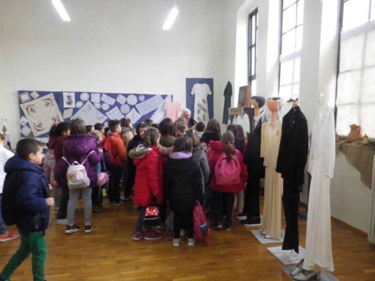 ΕΚΠΑΙΔΕΥΤΙΚΗ ΕΠΙΣΚΕΨΗ ΜΑΘΗΤΩΝ ΤΟΥ 3ου Δ.Σ. ΑΜΠΕΛΩΝΑ