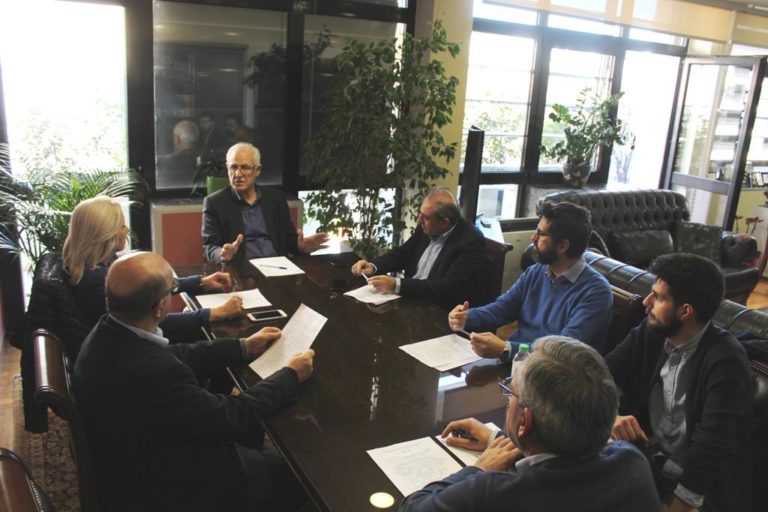 ΠΡΟΒΛΗΜΑΤΙΣΜΟΣ ΓΙΑ ΤΟ ΣΥΝΩΣΤΙΣΜΟ ΣΤΟ ΚΕΝΤΡΟ ΚΑΙ ΣΤΟΥΣ ΠΕΖΟΔΡΟΜΟΥΣ ΤΗΣ ΛΑΡΙΣΑΣ