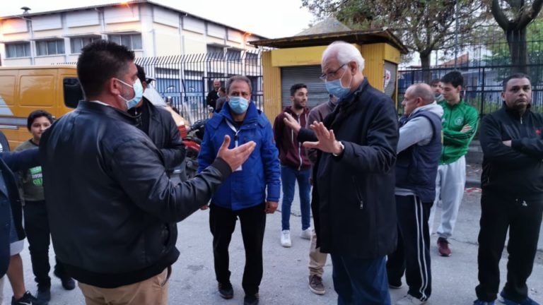 ΑΝΤΙΔΡΑΣΕΙΣ ΚΑΤΟΙΚΩΝ ΤΗΣ ΝΕΑΣ ΣΜΥΡΝΗΣ ΓΙΑ ΤΗΝ ΠΑΡΑΤΑΣΗ ΤΗΣ ΚΑΡΑΝΤΙΝΑΣ ΣΕ ΤΜΗΜΑ ΤΗΣ ΣΥΝΟΙΚΙΑΣ