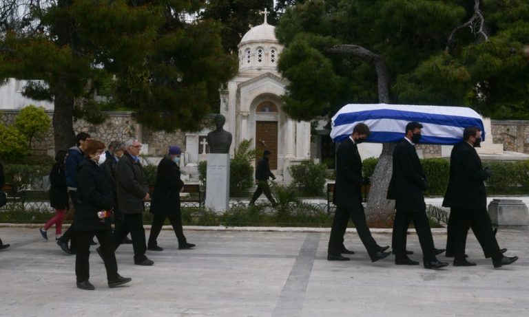 ΣΤΗΝ ΑΓΚΑΛΙΑ ΤΗΣ ΑΘΗΝΑΪΚΗΣ ΓΗΣ Ο ΜΑΝΩΛΗΣ ΓΛΕΖΟΣ