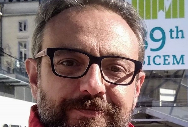 ΜΑΖΙΚΗ, ΠΡΩΤΟΓΝΩΡΗ, ΧΩΡΙΣ ΕΞΑΙΡΕΣΕΙΣ Η ΔΕΙΓΜΑΤΟΛΗΨΙΑ ΣΤΟΝ ΟΙΚΙΣΜΟ ΤΩΝ ΡΟΜΑ ΣΤΗ ΝΕΑ ΣΜΥΡΝΗ
