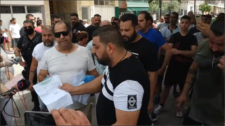 ΕΠΙΜΕΝΟΥΝ ΠΩΣ ΔΕΝ ΕΙΝΑΙ ΘΕΤΙΚΟΙ ΣΤΟΝ ΚΟΡΩΝΟΪΟ ΡΟΜΑ ΤΗΣ ΝΕΑΣ ΣΜΥΡΝΗΣ ΚΑΙ ΕΠΙΚΑΛΟΥΝΤΑΙ ΤΕΣΤ ΣΕ ΙΔΙΩΤΙΚΟ ΝΟΣΟΚΟΜΕΙΟ