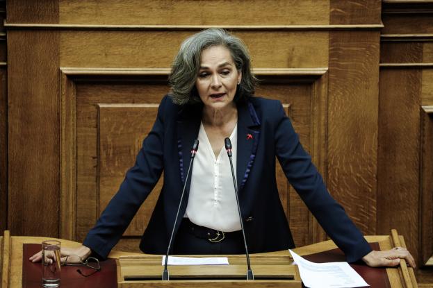 ΣΤΗ ΒΟΥΛΗ Η ΠΟΙΝΗ ΠΟΥ ΕΠΕΒΑΛΕ Ο ΔΙΕΥΘΥΝΤΗΣ Β/ΒΑΘΜΙΑΣ ΕΚΠΑΙΔΕΥΣΗΣ ΛΑΡΙΣΑΣ ΣΕ ΕΚΠΑΙΔΕΥΤΙΚΟ