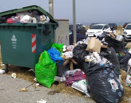 ΣΚΟΥΠΙΔΙΑ, ΑΦΡΙΚΑΝΙΚΗ ΣΚΟΝΗ ΚΑΙ ΓΥΡΗ ΧΑΛΑΣΑΝ ΤΗ ΔΙΑΘΕΣΗ ΤΩΝ ΕΚΔΡΟΜΕΩΝ ΣΤΑ ΠΑΡΑΛΙΑ