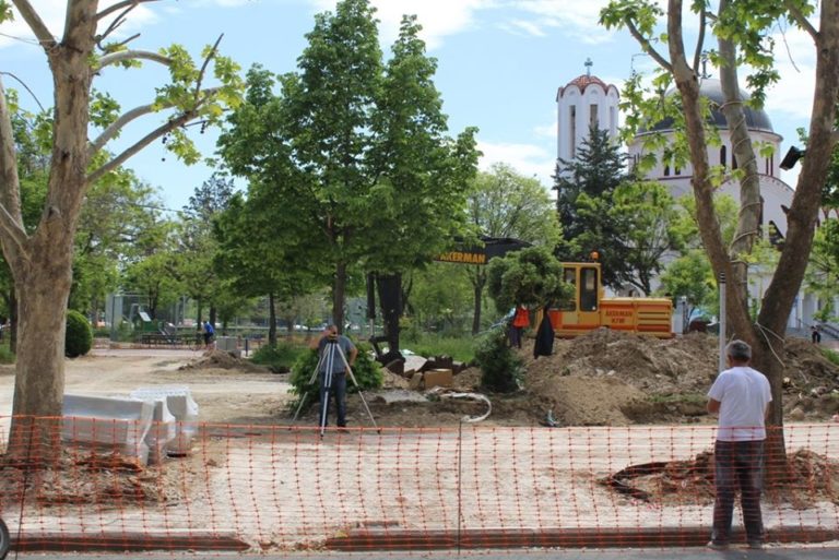 ΕΠΙΚΙΝΔΥΝΑ ΠΑΙΧΝΙΔΙΑ ΠΙΤΣΙΡΙΚΑΔΩΝ ΣΤΗΝ ΠΛΑΤΕΙΑ ΕΡΓΑΤΙΚΗΣ ΠΡΩΤΟΜΑΓΙΑΣ ΣΤΗ ΛΑΡΙΣΑ