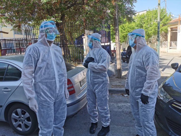ΠΕΝΤΕ ΝΕΑ ΚΡΟΥΣΜΑΤΑ ΚΟΡΩΝΟΪΟΥ ΕΔΩΣΕ Η ΔΕΙΓΜΑΤΟΛΗΨΙΑ ΤΟΥ ΕΟΔΥ ΣΤΗ ΝΕΑ ΣΜΥΡΝΗ