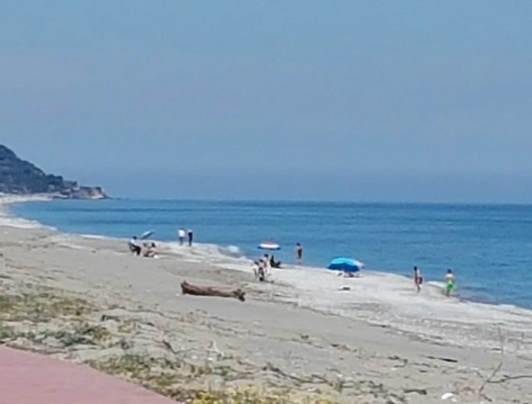 ΜΥΡΙΖΕΙ ΚΑΛΟΚΑΙΡΙ ΣΤΑ ΠΑΡΑΛΙΑ ΤΟΥ ΝΟΜΟΥ ΛΑΡΙΣΑΣ