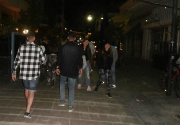 ΠΑΙΖΟΥΝ ΚΡΥΦΤΟ ΜΕ ΤΗΝ ΑΣΤΥΝΟΜΙΑ ΣΤΟ ΚΕΝΤΡΟ ΤΗΣ ΛΑΡΙΣΑΣ