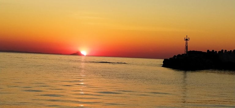 ΜΑΓΕΙΑ ΤΟ ΞΗΜΕΡΩΜΑ ΤΟΥ ΣΑΒΒΑΤΟΥ ΣΤΑ ΠΑΡΑΛΙΑ ΤΟΥ ΝΟΜΟΥ ΛΑΡΙΣΑΣ (ΦΩΤΟ)