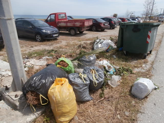 ΠΑΡΑΦΩΝΙΑ ΤΑ ΣΚΟΥΠΙΔΙΑ ΣΤΑ ΠΑΡΑΛΙΑ ΤΗΣ ΑΓΙΑΣ