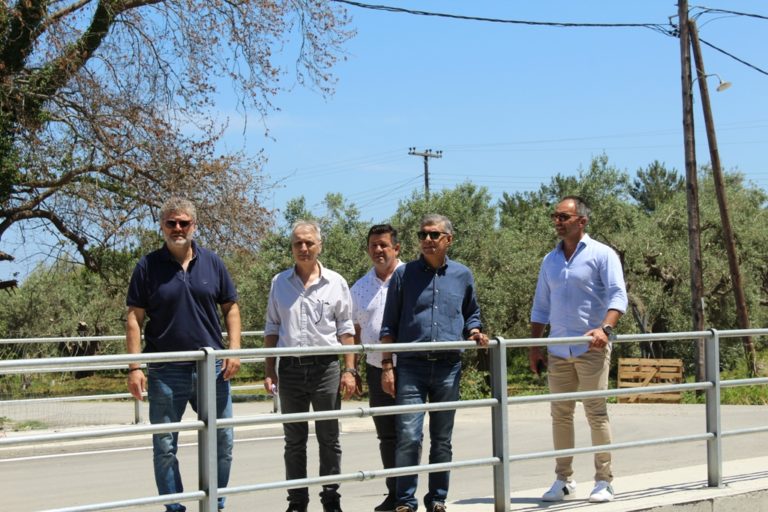 ΣΤΙΣ ΝΕΕΣ ΓΕΦΥΡΕΣ ΠΟΥ ΚΑΤΑΣΚΕΥΑΖΕΙ Η ΠΕΡΙΦΕΡΕΙΑ ΣΤΑ ΠΑΡΑΛΙΑ ΤΗΣ ΛΑΡΙΣΑΣ Ο ΠΕΡΙΦΕΡΕΙΑΡΧΗΣ