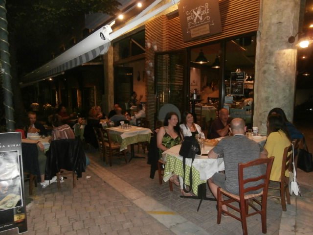 ΜΕ ΕΝΤΕΧΝΑ ΚΑΙ ΛΑΪΚΑ ΔΙΑΣΚΕΔΑΣΑΝ ΣΤΟ ΜΕΖΕ-ΜΕΖΕ ΟΙ ΛΑΡΙΣΑΙΟΙ