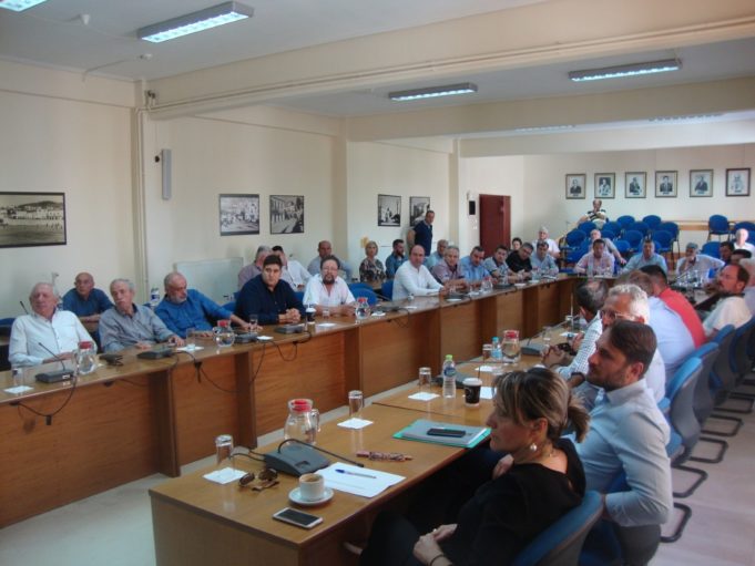 ΣΥΝΕΔΡΙΑΖΕΙ ΔΙΑ ΖΩΣΗΣ ΑΛΛΑ ΚΕΚΛΕΙΣΜΕΝΩΝ ΤΩΝ ΘΥΡΩΝ ΤΟ Δ.Σ. ΤΟΥ ΔΗΜΟΥ ΕΛΑΣΣΟΝΑΣ