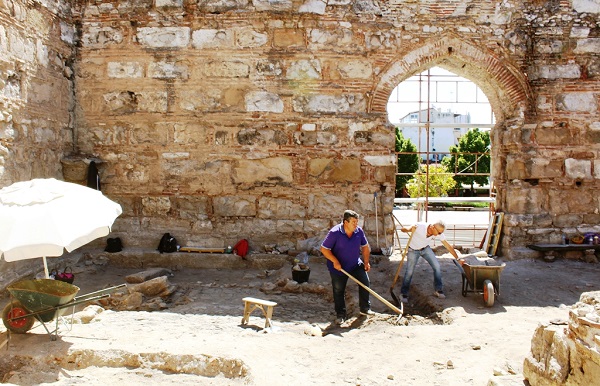 ΕΡΓΑΣΙΕΣ ΑΠΟΚΑΤΑΣΤΑΣΗΣ ΣΤΟ ΜΠΕΖΕΣΤΕΝΙ ΤΗΣ ΛΑΡΙΣΑΣ