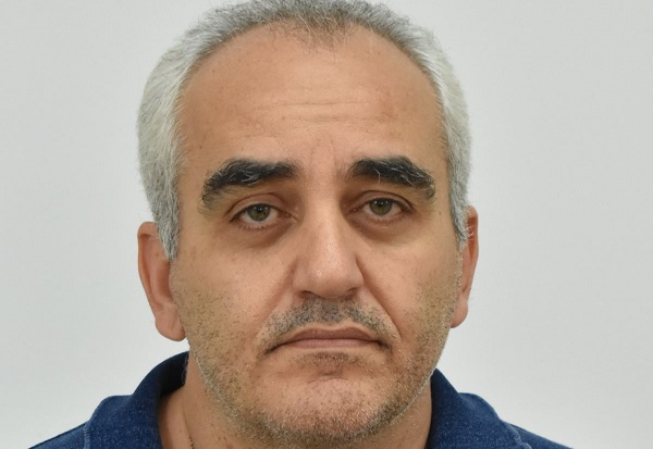 ΣΤΗ ΔΗΜΟΣΙΟΤΗΤΑ Η ΦΩΤΟΓΡΑΦΙΑ ΚΑΙ ΤΑ ΣΤΟΙΧΕΙΑ ΤΟΥ ΨΕΥΤΟΓΙΑΤΡΟΥ ΠΟΥ ΚΡΙΘΗΚΕ ΠΡΟΦΥΛΑΚΙΣΤΕΟΣ