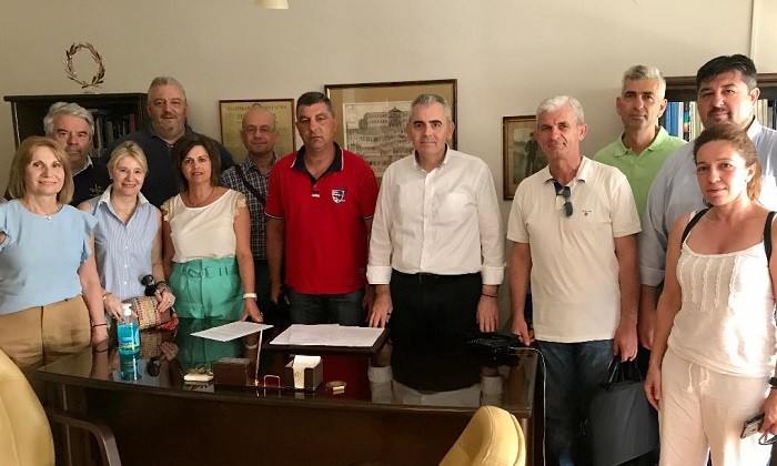 ΜΕ ΤΗ ΔΑΚΕ ΚΑΘΗΓΗΤΩΝ ΛΑΡΙΣΑΣ ΣΥΝΑΝΤΗΘΗΚΕ Ο Μ. ΧΑΡΑΚΟΠΟΥΛΟΣ
