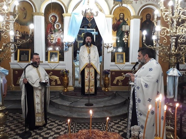 ΕΣΠΕΡΙΝΟΣ ΣΤΟΝ ΠΑΝΗΓΥΡΙΖΟΝΤΑ ΝΑΟ ΤΗΣ ΠΑΝΑΓΙΑΣ ΣΤΟΝ ΑΜΠΕΛΩΝΑ (ΦΩΤΟ)
