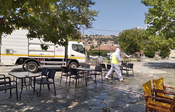 ΑΠΟΛΥΜΑΝΤΙΚΟΙ ΨΕΚΑΣΜΟΙ ΛΟΓΩ ΚΡΟΥΣΜΑΤΩΝ ΚΟΡΩΝΟΪΟΥ ΣΤΑ ΚΑΛΥΒΙΑ ΤΟΥ ΔΗΜΟΥ ΕΛΑΣΣΟΝΑΣ