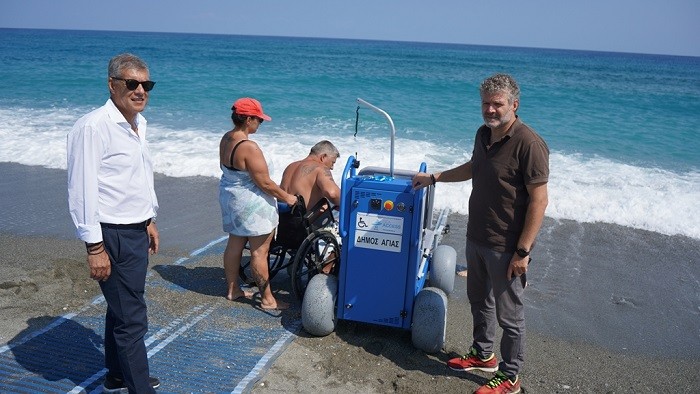 ΑΥΤΟΝΟΜΗ ΠΡΟΣΒΑΣΗ ΣΕ ΠΑΡΑΛΙΕΣ ΚΑΙ ΘΑΛΑΣΣΕΣ  ΤΟΥ ΔΗΜΟΥ ΑΓΙΑΣ ΑΠΟΚΤΟΥΝ ΆΤΟΜΑ  ΜΕ ΑΝΑΠΗΡΙΕΣ ΚΑΙ  ΚΙΝΗΤΙΚΑ ΠΡΟΒΛΗΜΑΤΑ