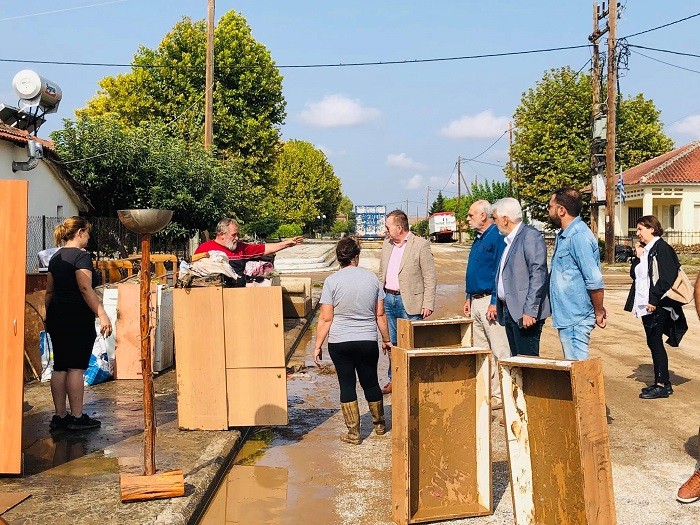 ΣΤΙΣ ΠΛΗΓΕΙΣΕΣ ΠΕΡΙΟΧΕΣ ΤΩΝ ΦΑΡΣΑΛΩΝ Ο Β. ΚΟΚΚΑΛΗΣ