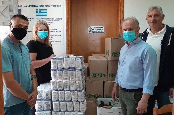 ΔΩΡΕΑ ΤΡΟΦΙΜΩΝ ΑΠΟ ΤΟ ΊΔΡΥΜΑ «ΣΤΑΥΡΟΣ ΝΙΑΡΧΟΣ» ΣΤΟ ΚΟΙΝΩΝΙΚΟ ΠΑΝΤΟΠΩΛΕΙΟ ΤΟΥ ΔΗΜΟΥ ΤΕΜΠΩΝ