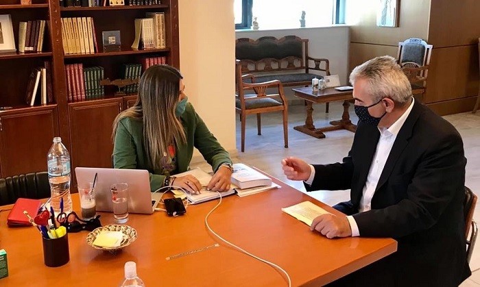 ΔΕΝ ΚΑΤΑΡΓΟΥΝΤΑΙ ΤΑ ΟΛΙΓΟΜΕΛΗ ΛΥΚΕΙΑΚΑ ΤΜΗΜΑΤΑ