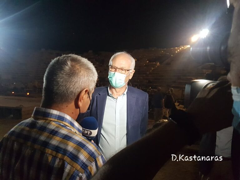 ΦΑΝΤΑΖΟΜΑΙ ΤΟ ΑΡΧΑΙΟ ΘΕΑΤΡΟ ΧΩΡΙΣ ΠΛΑΣΤΙΚΕΣ ΚΑΡΕΚΛΕΣ ΚΑΙ ΓΕΜΑΤΟ ΛΑΡΙΣΑΙΟΥΣ