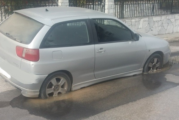 ΑΜΠΕΛΩΝΑΣ: ΕΧΑΣΕ ΤΗ ΓΗ ΚΑΤΩ ΑΠΟ ΤΙΣ ΡΟΔΕΣ ΤΟΥ!!!