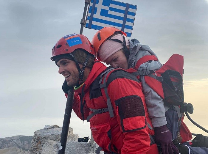 ΣΤΗΝ ΚΟΡΥΦΗ ΤΟΥ ΟΛΥΜΠΟΥ ΣΤΙΣ ΠΛΑΤΕΣ ΤΟΥ ΜΑΡΙΟΥ Η ΕΛΕΥΘΕΡΙΑ