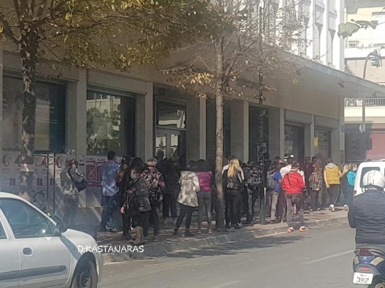 ΑΝΗΣΥΧΗΤΙΚΕΣ ΚΑΙ ΧΘΕΣ ΟΙ ΟΥΡΕΣ ΣΤΙΣ ΤΡΑΠΕΖΕΣ ΤΗΣ ΛΑΡΙΣΑΣ