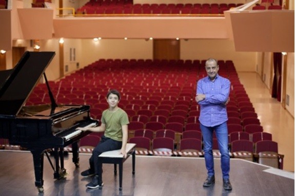 Α΄ ΒΡΑΒΕΙΟ ΣΤΟΝ 14ΧΡΟΝΟ ΛΑΡΙΣΑΙΟ ΠΙΑΝΙΣΤΑ ΈΚΤΟΡΑ ΚΑΡΑΤΖΙΟ-ΠΑΠΑΪΩΑΝΝΟΥ