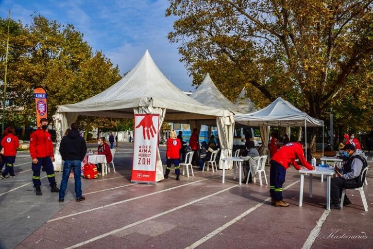 ΣΥΝΕΧΙΖΕΤΑΙ Η ΑΙΜΟΔΟΣΙΑ ΣΤΗΝ ΚΕΝΤΡΙΚΗ ΠΛΑΤΕΙΑ ΤΗΣ ΛΑΡΙΣΑΣ (ΦΩΤΟ)