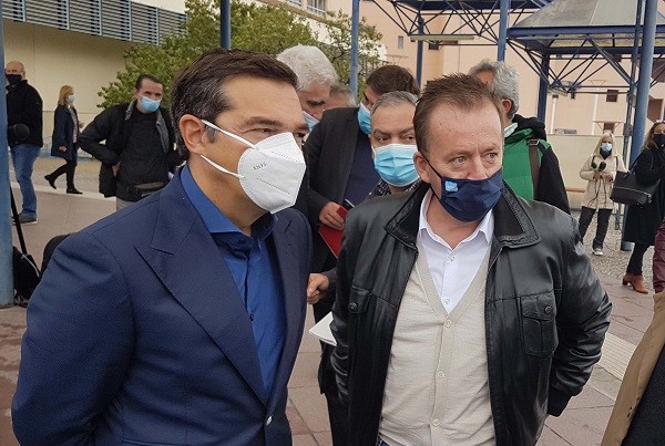 ΤΟ ΒΛΕΠΟΝΤΑΣ ΚΑΙ ΚΑΝΟΝΤΑΣ ΤΗΣ ΚΥΒΕΡΝΗΣΗΣ ΒΑΖΕΙ ΣΤΗΝ ΕΝΤΑΤΙΚΗ ΠΟΛΙΤΕΣ ΚΑΙ ΟΙΚΟΝΟΜΙΑ