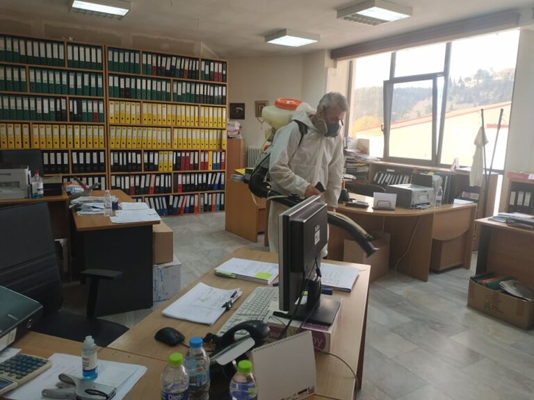 ΔΗΜΟΣ ΕΛΑΣΣΟΝΑΣ: ΣΥΝΕΧΙΖΟΝΤΑΙ ΟΙ ΑΠΟΛΥΜΑΝΣΕΙΣ ΣΕ ΔΗΜΟΤΙΚΑ ΚΤΙΡΙΑ – ΣΧΟΛΕΙΑ ΜΕΤΑ ΤΗΝ ΕΜΦΑΝΙΣΗ ΚΡΟΥΣΜΑΤΩΝ