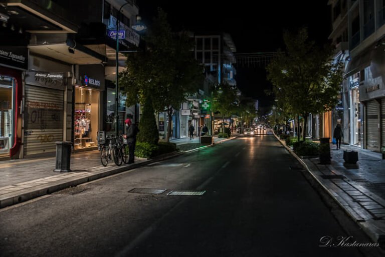 Η ΑΥΞΗΣΗ ΤΩΝ ΚΡΟΥΣΜΑΤΩΝ ΦΕΡΝΕΙ ΚΑΘΟΛΙΚΟ LOCK DOWN