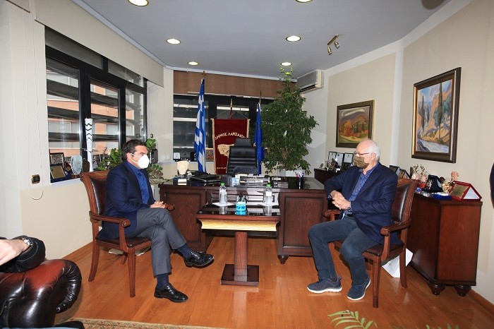 ΑΠ. ΚΑΛΟΓΙΑΝΝΗΣ ΚΑΙ ΑΛ. ΤΣΙΠΡΑΣ ΣΥΖΗΤΗΣΑΝ ΓΙΑ ΤΟΝ ΚΟΡΩΝΟΪΟ ΚΑΙ ΤΗ ΔΗΜΟΣΙΑ ΥΓΕΙΑ ΣΤΗ ΛΑΡΙΣΑ