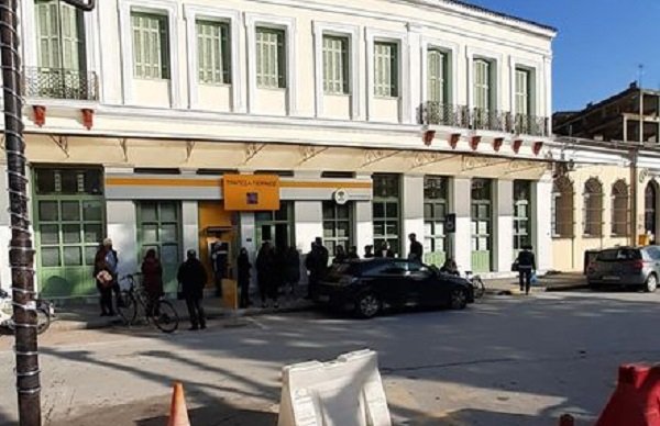 ΕΙΚΟΝΕΣ ΝΤΡΟΠΗΣ ΣΤΟ ΥΠΟΚΑΤΑΣΤΗΜΑ ΤΗΣ ΠΕΙΡΑΙΩΣ ΣΤΟΝ ΤΥΡΝΑΒΟ