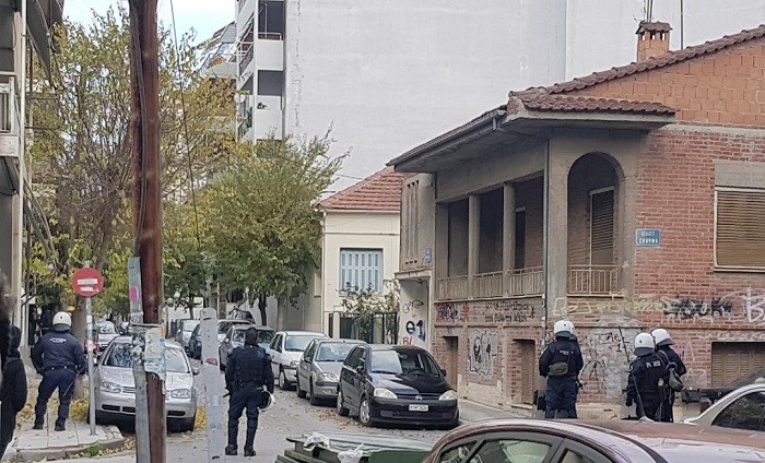 ΑΣΤΥΝΟΜΟΚΡΑΤΙΑ ΣΤΟ ΚΕΝΤΡΟ ΤΗΣ ΛΑΡΙΣΑΣ: ΠΑΡΕΜΒΑΣΗ ΔΙΑΔΗΛΩΤΩΝ ΜΕ ΠΑΝΟ ΣΤΟ Α’ ΑΡΧΑΙΟ ΘΕΑΤΡΟ
