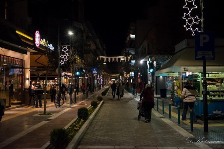 ΦΟΡΕΣΕ ΤΑ ΓΙΟΡΤΙΝΑ ΤΗΣ Η ΛΑΡΙΣΑ (ΦΩΤΟ)