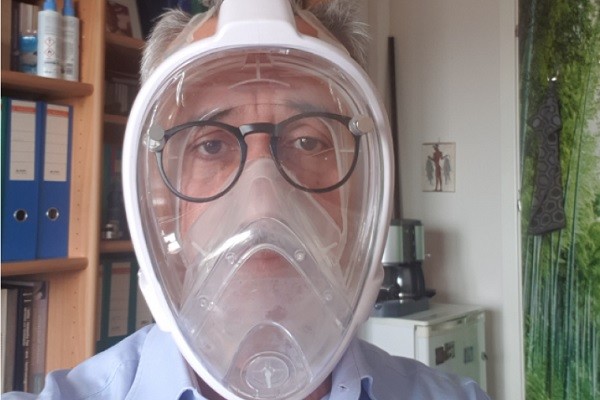 ΤΟ Α.Π.Θ. ΚΑΤΑΣΚΕΥΑΣΕ ΜΑΣΚΑ «ΕΞΟΛΟΘΡΕΥΤΗ» ΤΟΥ ΚΟΡΩΝΟΪΟΥ