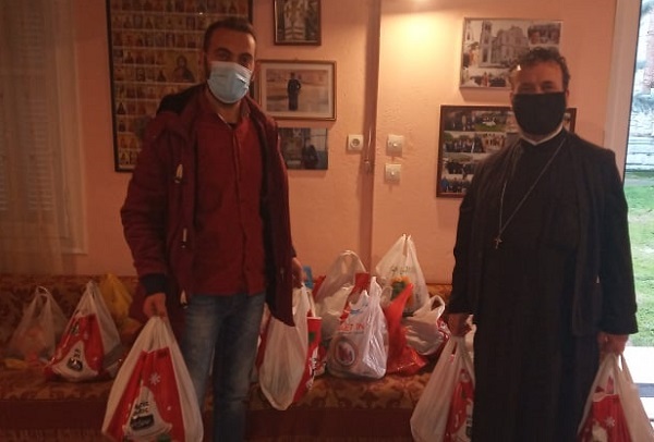 ΔΩΡΕΑ ΤΡΟΦΙΜΩΝ ΑΠΟ ΤΟ ΣΥΛΛΟΓΟ ΣΑΜΑΡΙΝΑΙΩΝ ΑΜΠΕΛΩΝΑ ΣΤΗΝ ΕΚΚΛΗΣΙΑ ΤΗΣ ΠΑΝΑΓΙΑΣ