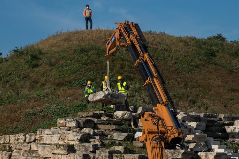ΕΝΤΥΠΩΣΙΑΚΕΣ ΟΙ ΕΙΚΟΝΕΣ ΑΠΟ ΤΑ ΕΡΓΑ ΑΠΟΚΑΤΑΣΤΑΣΗΣ ΣΤΟ Α’ ΑΡΧΑΙΟ ΘΕΑΤΡΟ ΤΗΣ ΛΑΡΙΣΑΣ (ΦΩΤΟ)