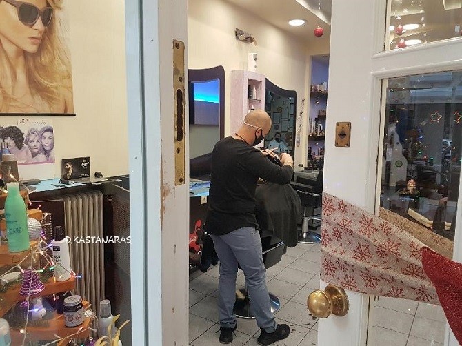 ΑΥΞΗΜΕΝΗ Η ΚΙΝΗΣΗ ΣΕ ΒΙΒΛΙΟΠΩΛΕΙΑ ΚΑΙ ΚΟΜΜΩΤΗΡΙΑ ΤΗΣ ΛΑΡΙΣΑΣ (ΦΩΤΟ)