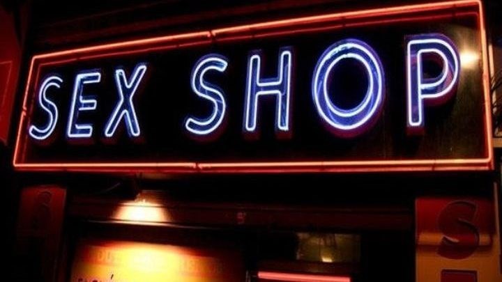 ΧΡΥΣΕΣ ΔΟΥΛΕΙΕΣ ΚΑΝΟΥΝ ΤΗΝ ΠΕΡΙΟΔΟ ΤΟΥ LOCK DOWN ΤΑ SEX-SHOPS