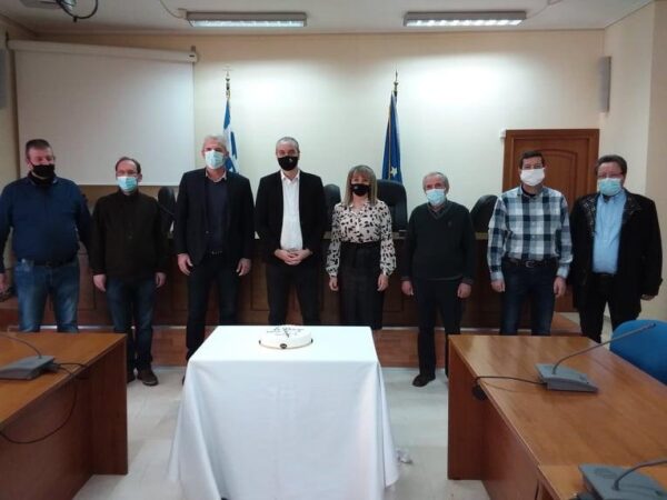 ΚΟΠΗ ΠΙΤΑΣ ΚΑΙ ΕΥΧΕΣ ΑΠΟ ΑΠΟΣΤΑΣΗ ΣΤΟ ΔΗΜΟ ΕΛΑΣΣΟΝΑΣ